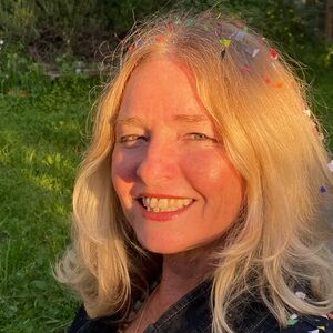 Meet your Posher, Larissa